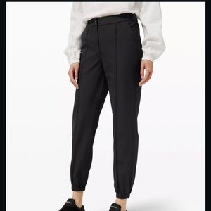 Lululemon 
WARPSTREME HIGH-RISE JOGGER 7/8 LENGTH